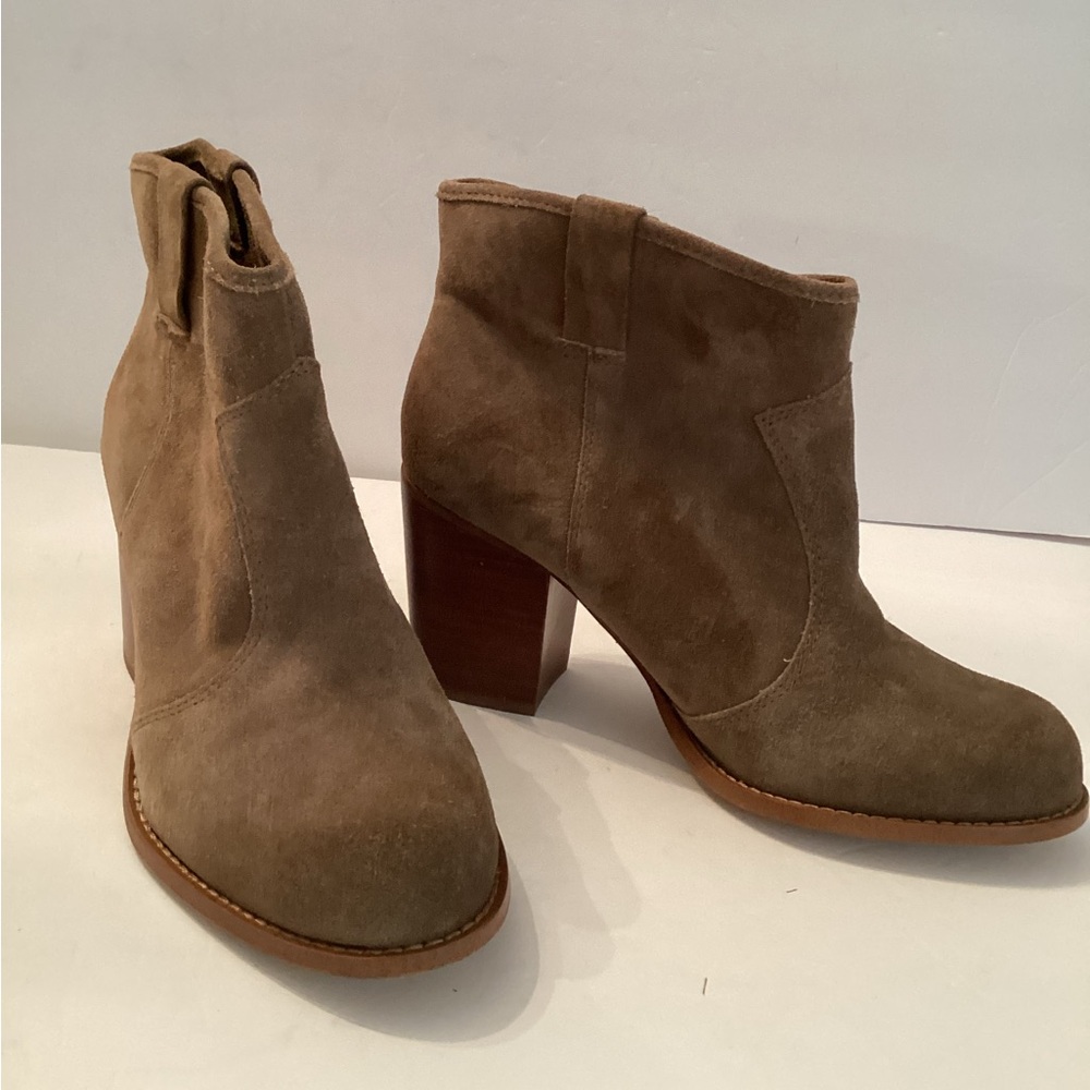 SPLENDID Tan Suede Ankle  Pull On Boots